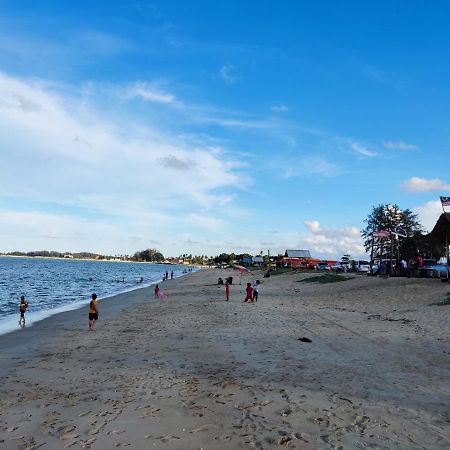 Ayuni Homestay Kuala Besut Terengganu Экстерьер фото